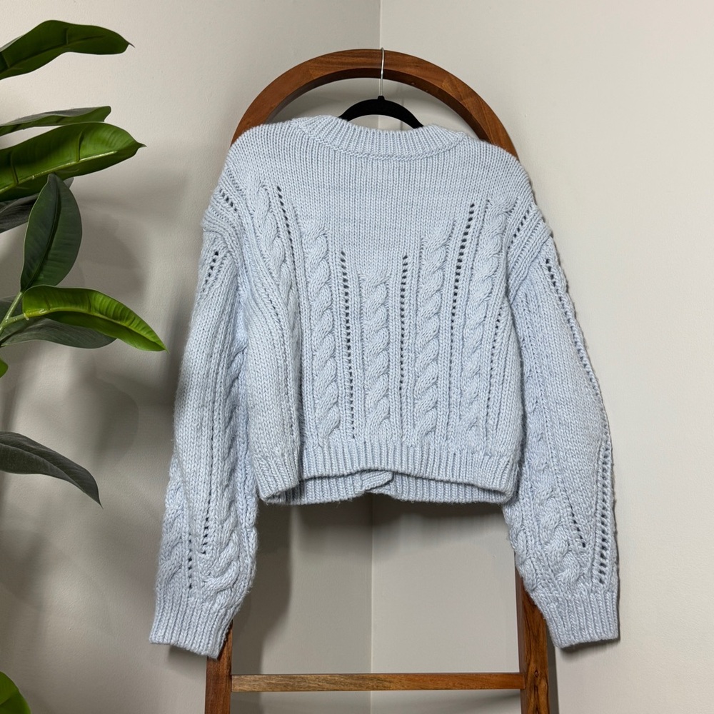 H&M MEDIUM Light Blue Wool Blend Chunky Cable Knit Cropped Cardigan Sweater - Picture 3 of 8